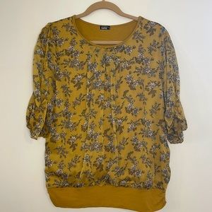 RAMPAGE short sleeves floral blouse